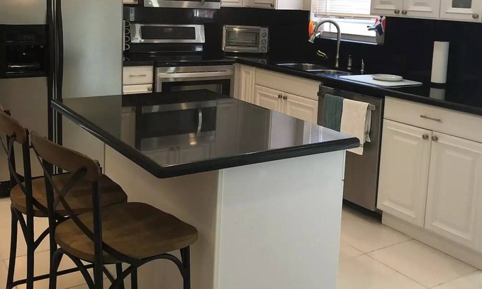Margate Casa | Peaceful-3 bedroom home with free parking