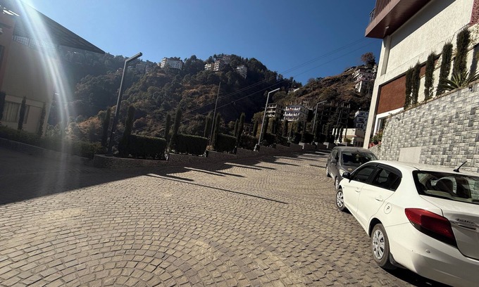 Shimla Condominio | Peaceful 3BHK condo with Open Balcony