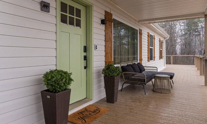 Marshall Casa | Peaceful 5 BR Home w/ Stunning Views & Game Room!