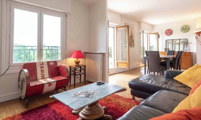 Saint-Mande Apartamento | Peaceful 6 Person Retreat Overlooking the Forest