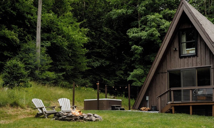 Tannersville Chalet De Esquí | Peaceful A-Frame Chalet w/ Hot Tub, Mtn Views Near Hunter + Kaaterskill Falls