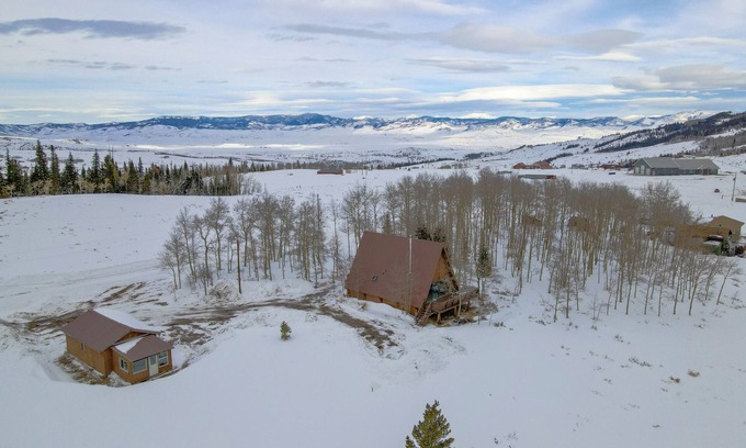 Kremmling Cabina | Peaceful A-Frame Cabin - Great Views with Hot Tub