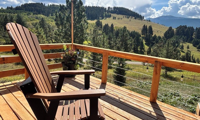 Geyser Casa | Peaceful Acres – Quiet Western Themed Retreat & Outdoor Fun