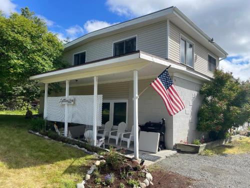 Kalifornsky Apartamento | Peaceful Acres Triplex One - Lighthouse Inn - Soldotna, Alaska