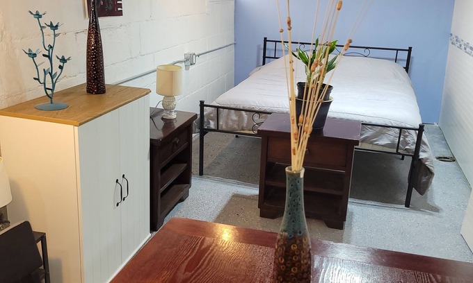 Cudahy Apartamento | Peaceful and centrally-located place.