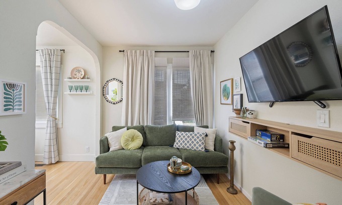 Allendale Apartamento | Peaceful and Chic Casita in The Laurel, Oakland