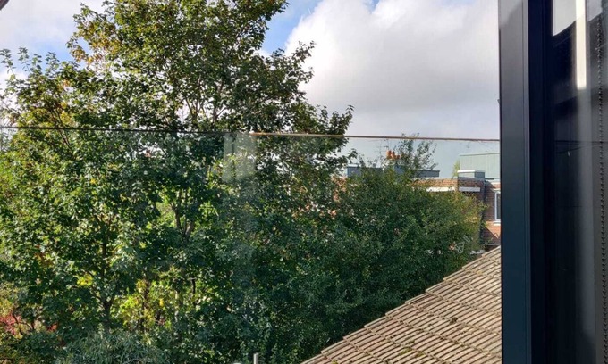 Coppetts Casa | Peaceful and cosy double bed room with skylight in modernised Edwardian house.