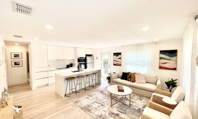 Naples Park Cabaña | Peaceful and cozy beach house in North Naples