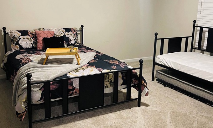 Lovejoy Casa | Peaceful and cozy master suite with private bathroom and walk in closet