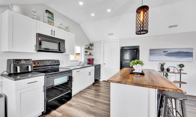 Kingsville Casa | Peaceful and Private - 5 Minutes from Beach & Wineries