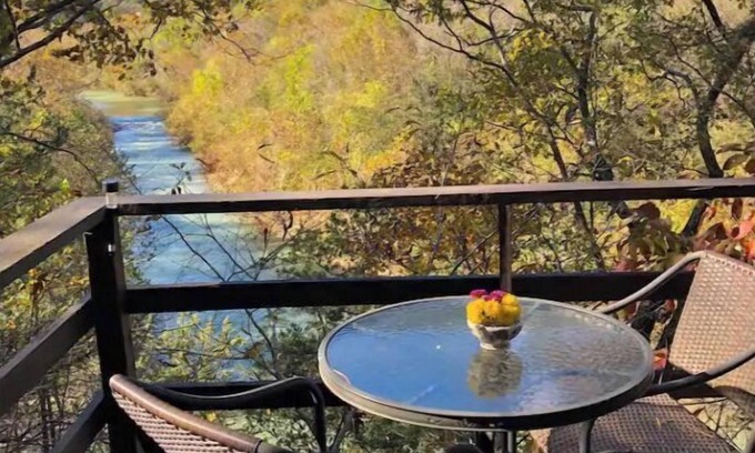 Jasper Casa | Peaceful and private cabin overlooking the Little Buffalo River.