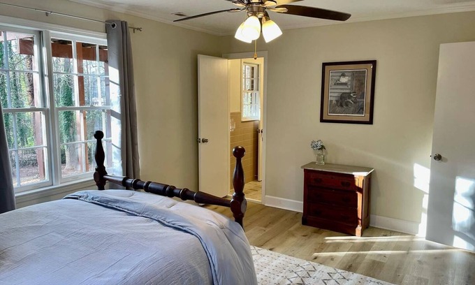 Lilburn Casa | Peaceful and quiet basement! Located on Lake Lucerne near 285 & 78.