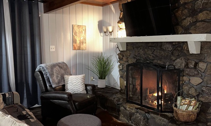 Benton Cabina | Peaceful and secluded getaway in Saline County
