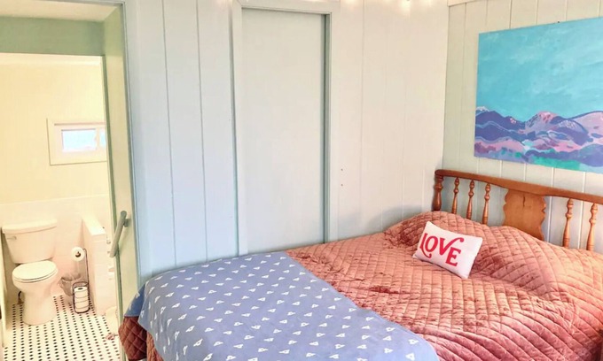 Johnson City Apartamento | Peaceful Artsy Studio in Historic 1920's Home- 1 Min to ETSU and downtown JC