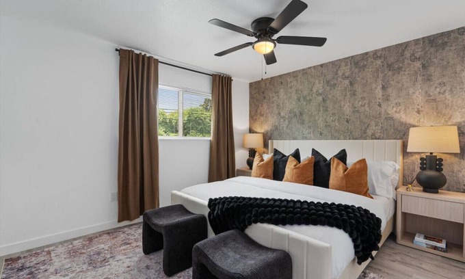 Coronado Hills Casa | Luxurious Hidden Gem l Downtown Access l Fireplace