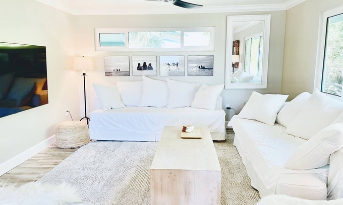 Placida Condominio | QUIET BAYFRONT Escape: 2 Min Walk to Beach-Parking, Ferry, Pool,Trash P/U incl.!