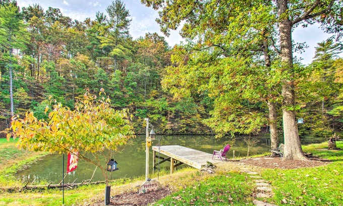Broadway Cabaña | Peaceful Broadway Cottage on the Pond!