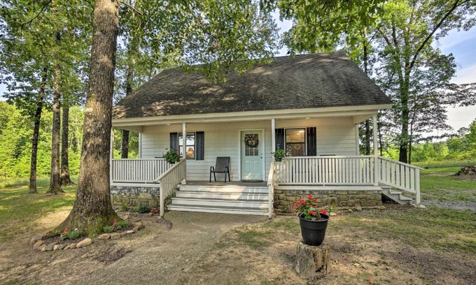 Broken Bow Casa | Peaceful Broken Bow Cottage with Fire Pit!