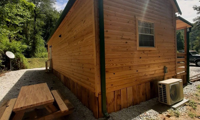 Duff Cabina | Peaceful cabin in the center of riding country!