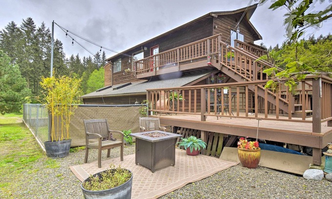 Adelma Beach Cabina | Peaceful Cabin on Horse Farm, 5 Mi to Town!