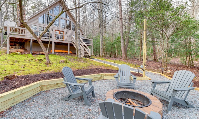 Epworth Cabina | Peaceful Cabin w/ Hot Tub: 11 Mi to Blue Ridge!