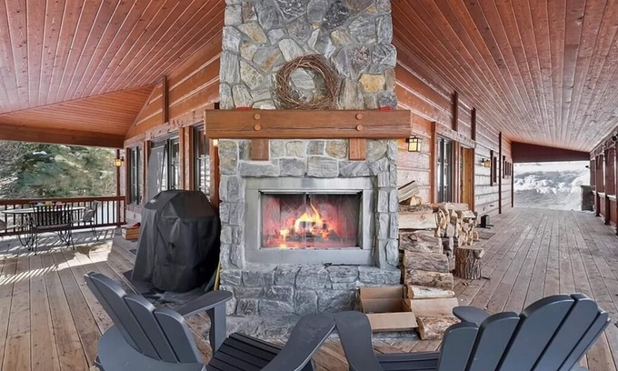 Tamarack Resort Casa | Peaceful Cabin with a hot tub and outdoor fireplace. Ski in ski out property.