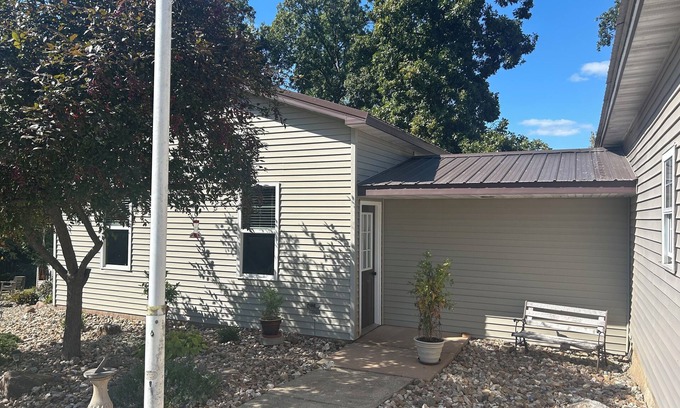 Fowler Cabina | Peaceful cabin with AC in charming Liberty