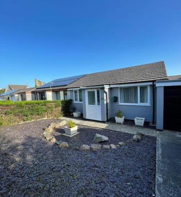 Camborne Casa | Peaceful centrally located, 2 Bedroom Bungalow.