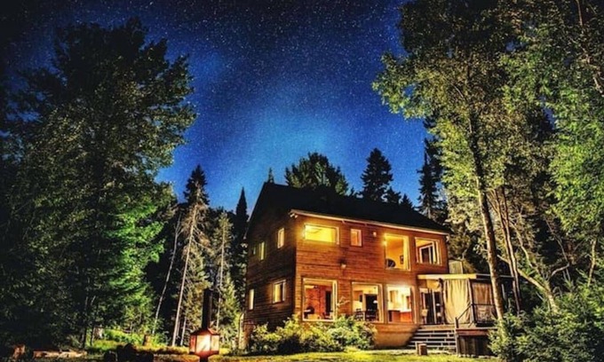 Mille-Isles Chalet De Esquí | Peaceful Chalet with river