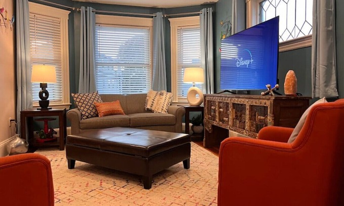 Everett Casa | PEACEFUL CHARM - Humble Luxury minutes from Boston, Beach & Casino