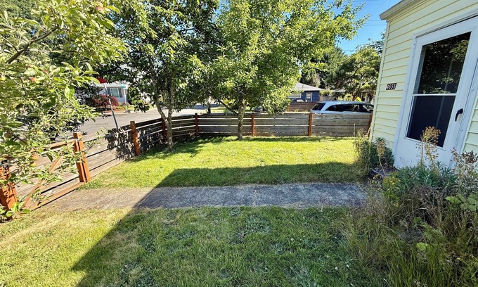 Woodstock Casa | Peaceful and charming 3 Bedroom house. Fenced Yard. Wifi Pets stay for free!