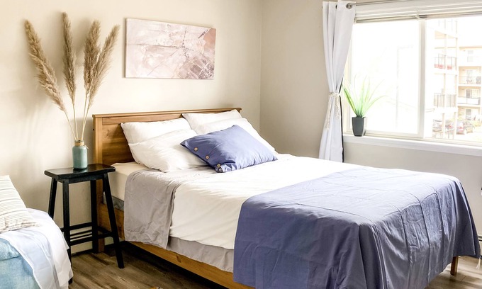 Northeast Edmonton Condominio | Peaceful Clean 2Bed/2Bath by Train w Office & Balcony