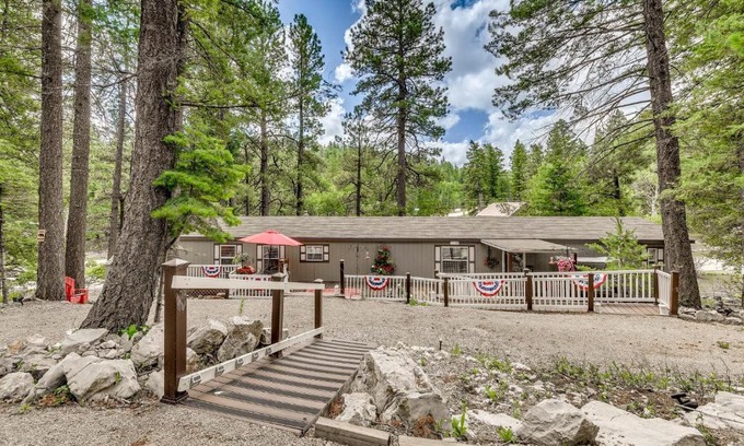 Cloudcroft Casa | Peaceful Cloudcroft Vacation Rental Walk to Shops