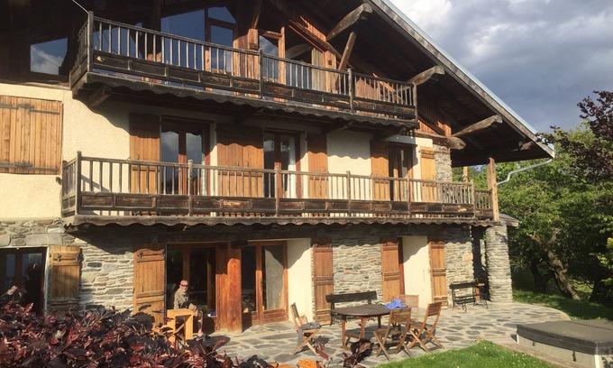 Seez Chalet De Esquí | Peaceful, comfortable mountain chalet with sauna and jacuzzi