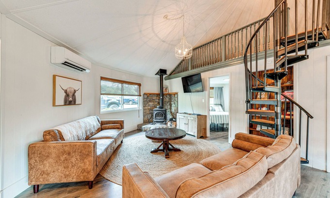 Concord Cabina | Peaceful Concord Cabin Near Parks & Hiking!