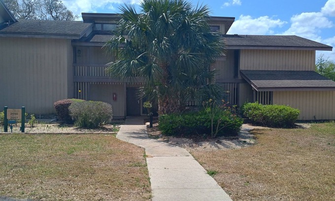 Grenelefe Condominio | Peaceful contemporary condo near Disney, pet friendly.