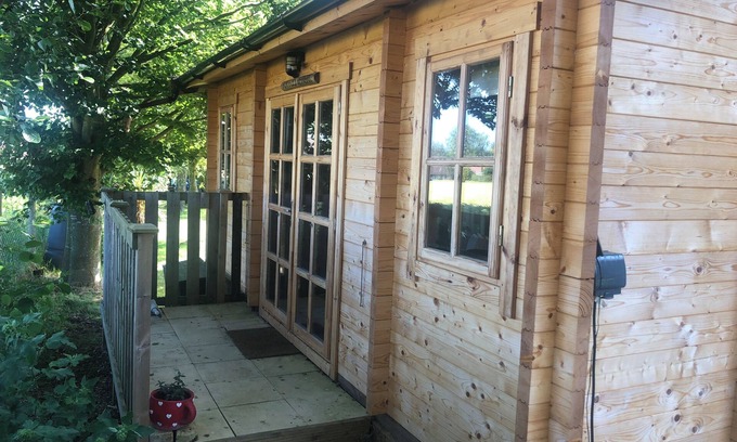 Surlingham Cabina | Peaceful, cosy log cabin, Norfolk Broads village