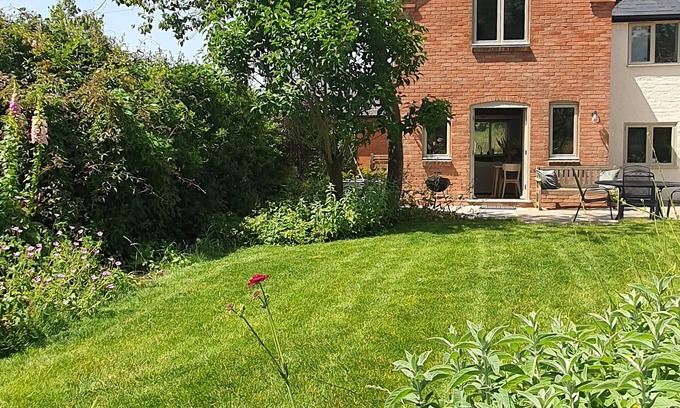 Leominster Cabaña | Peaceful cottage nr Ludlow & Leominster, newly renovated, large garden & orchard
