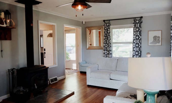 New Century Otro | Peaceful Country Retreat - 3-bedroom farmhouse on 4.5 acres with large Barn!