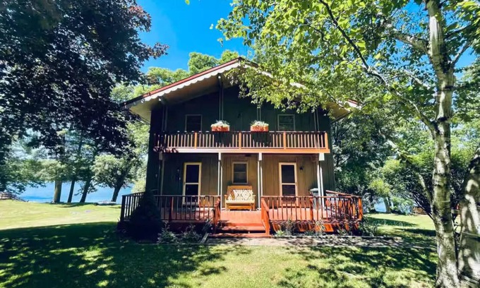 Boswell Chalet De Esquí | Peaceful Cozy Lakefront Chalet in Laurel Highlands with Private Dock