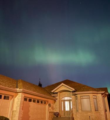 Southwest Calgary Casa | Peaceful & Cozy Retreat by the Park