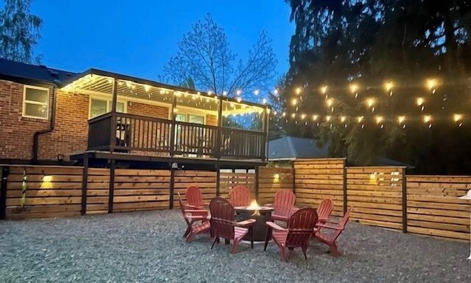 Victory Heights Casa | Peaceful Creekside Stay by the Firepit with Lights, BBQ, Games & Yoga