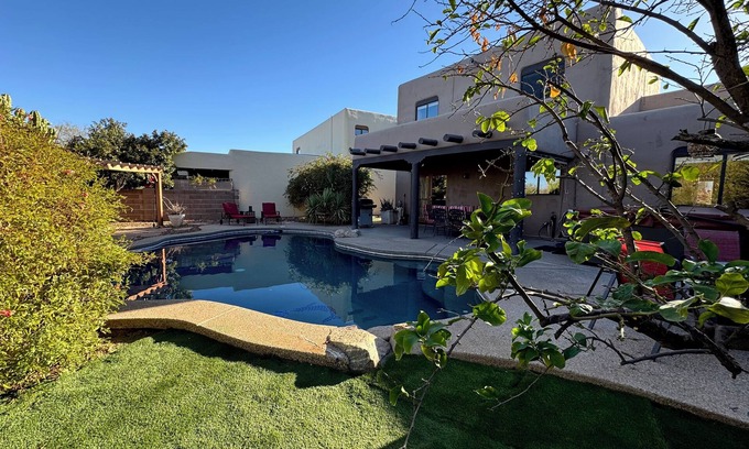 Casas Adobes Casa | Maravillosa casa estilo Santa Fe a minutos de Catalinas se siente como la vida de un resort