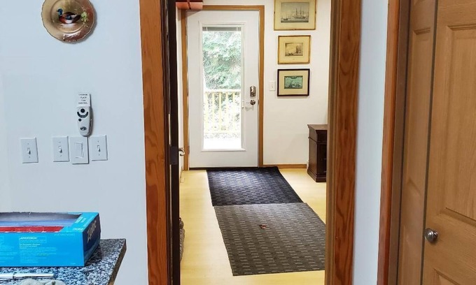 Duvall Casa | Peaceful Dog-Friendly Home on 10 Acres with Office, Porch & Laundry