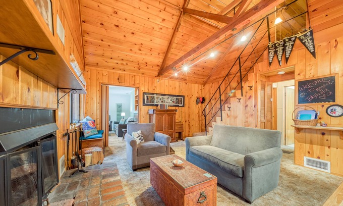 Idyllwild Casa | Linda cabaña con gran terraza, vistas al bosque y a la montaña