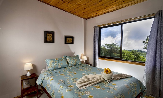 Monteverde Casa | Peaceful Eco-Suite in Monteverde with Wildlife Views & Private Entry