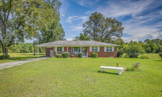 New Zion Casa | Peaceful Effingham Abode w/ Fireplace!