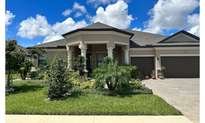 River Hall Casa | peaceful, elegant 4/3 bedroom, bathroom home.