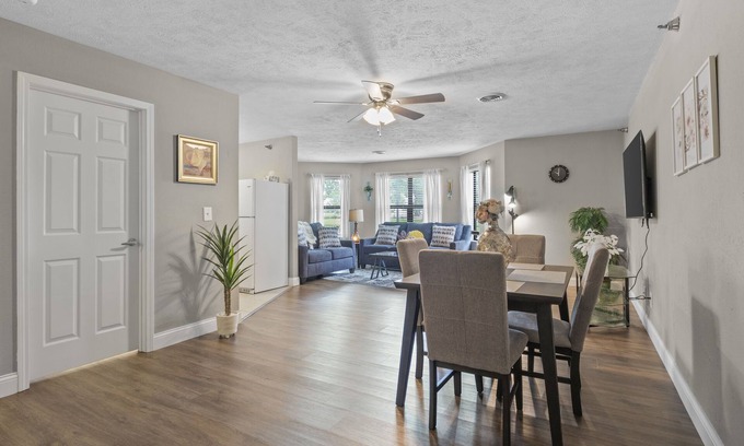 Springfield Apartamento | Peaceful Escape in downtown Springfield.