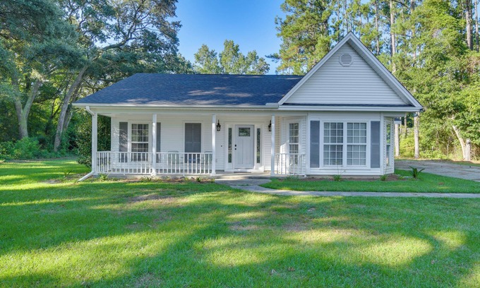 Fairhope Cabaña | Peaceful Fairhope Cottage w/ Covered Patio!